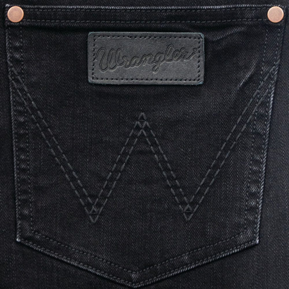 Pantalon Wrangler Retro Slim Straight in Blackwell 88MWZ - Image 5